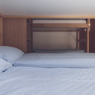 Multi-bed room with double bunk beds | © Davos Klosters Mountains 